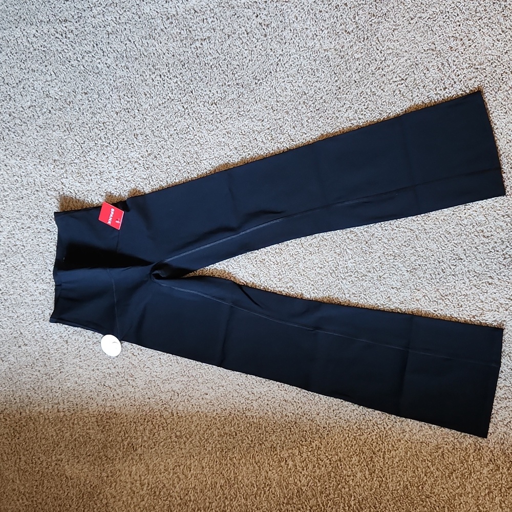 Spanx booty boost flared pants. Black. Size Small.